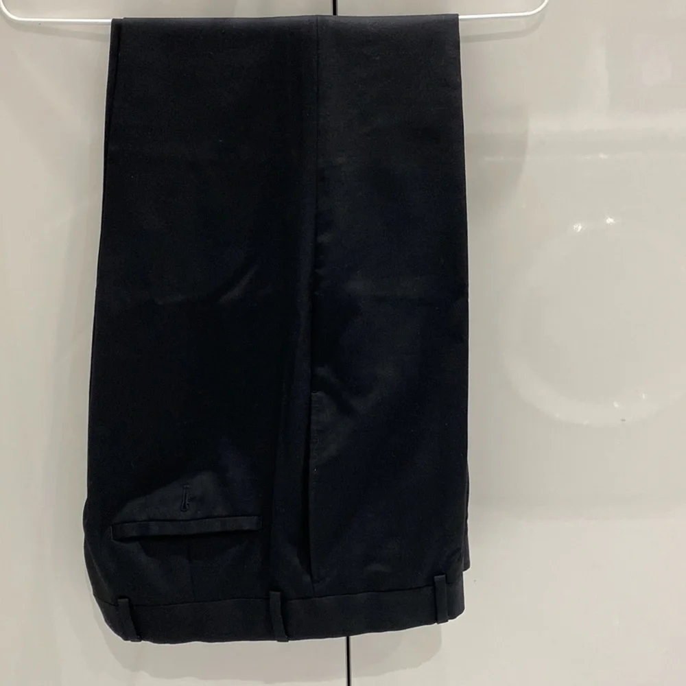 Suits - Picture 3 of 3